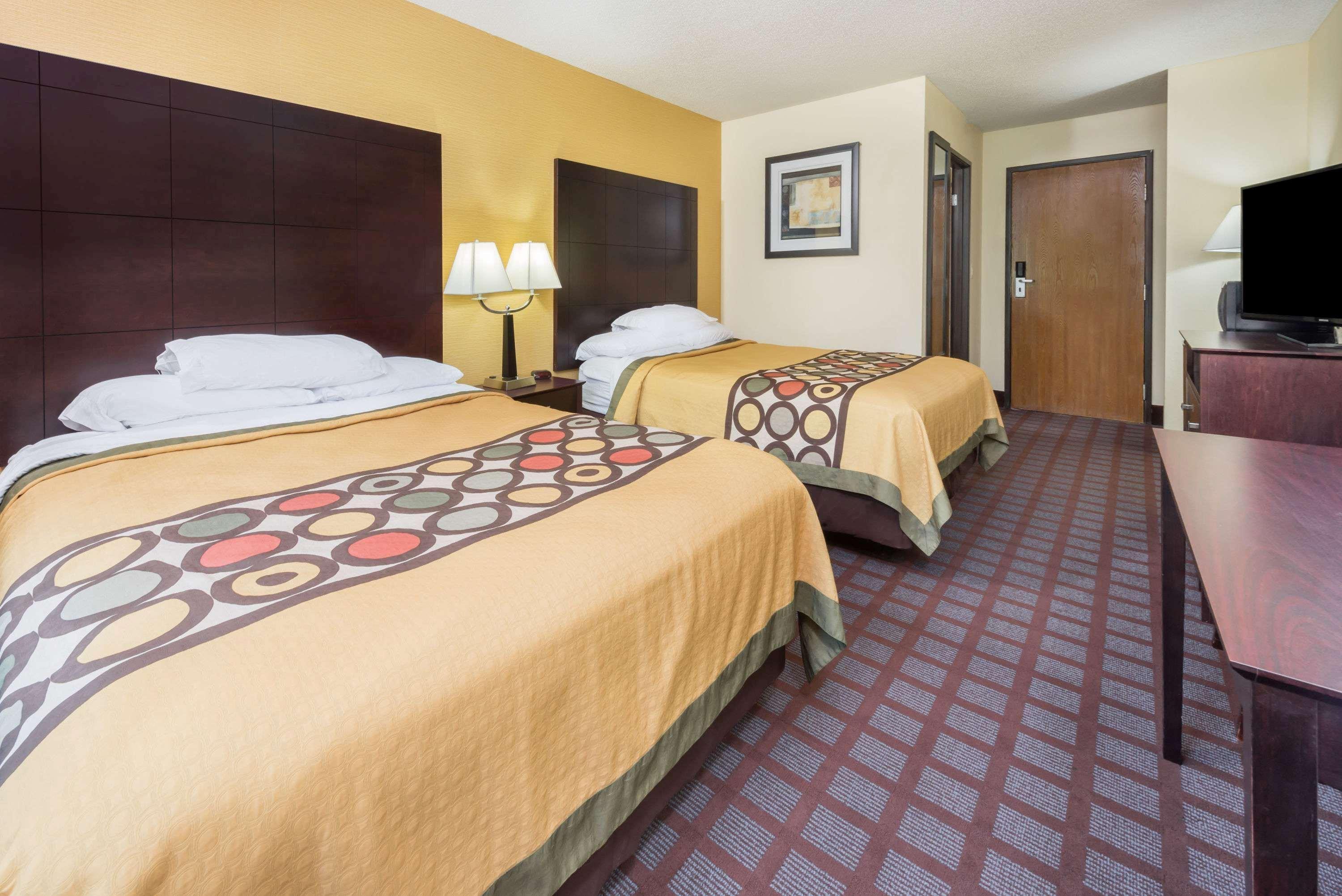 Super 8 By Wyndham Bloomington University Area מראה חיצוני תמונה
