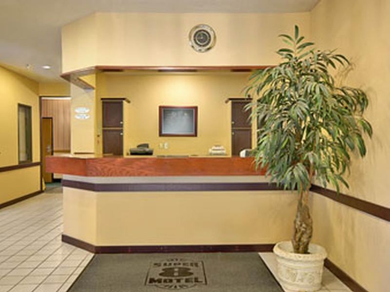Super 8 By Wyndham Bloomington University Area מראה חיצוני תמונה