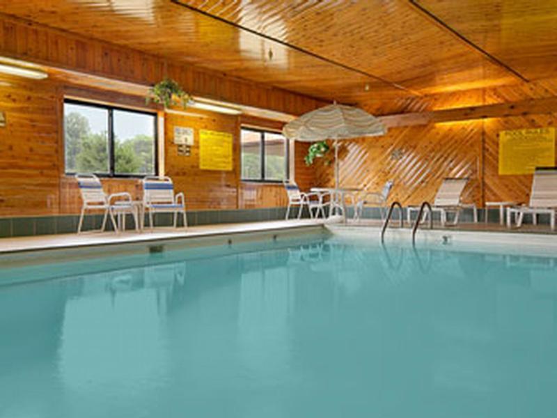 Super 8 By Wyndham Bloomington University Area מראה חיצוני תמונה